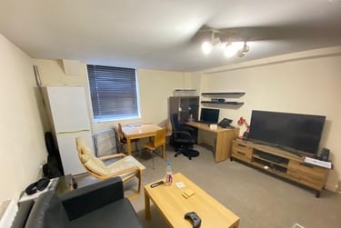 1 bed flat, North Road West, Stonehouse, Plymouth, PL15DJ - Image 3
